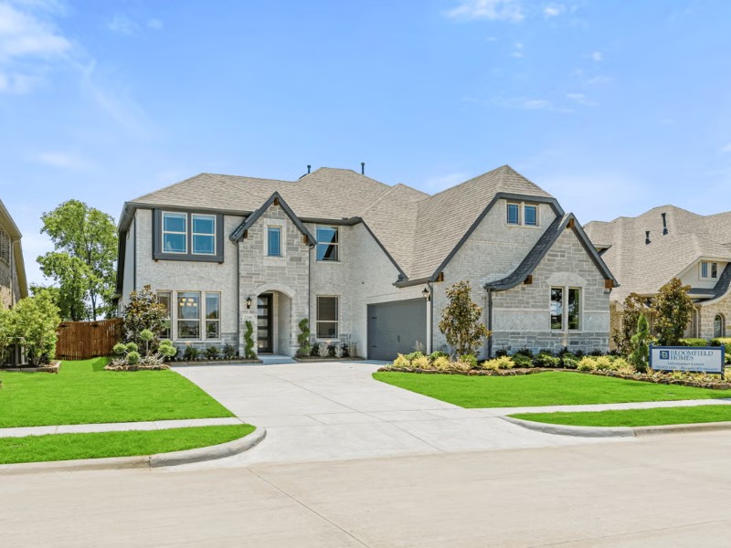 2200 Broken Arrow Drive - Texas - Aubrey - 76227